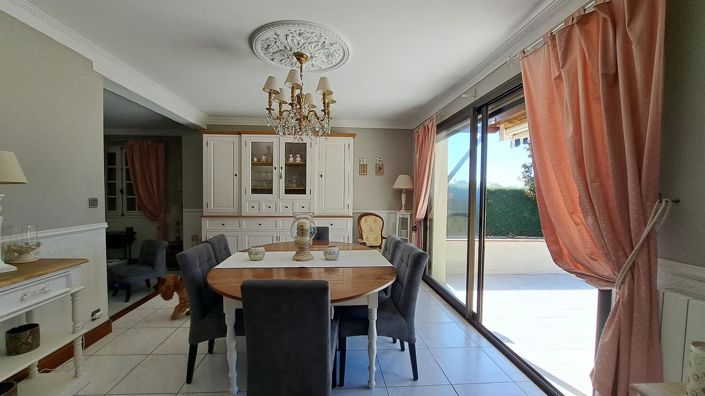 Image No.2-4 Bed House for sale