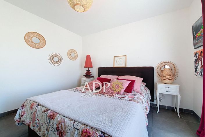 Image No.12-4 Bed House for sale