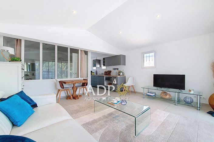 Image No.15-4 Bed House for sale