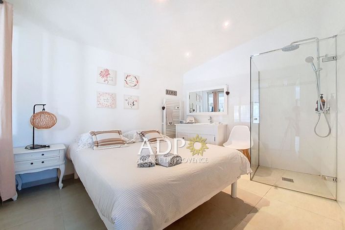 Image No.16-4 Bed House for sale