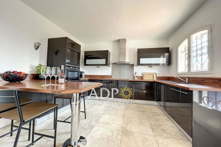 Image No.5-6 Bed House for sale