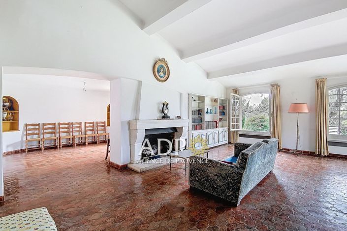 Image No.9-6 Bed House for sale