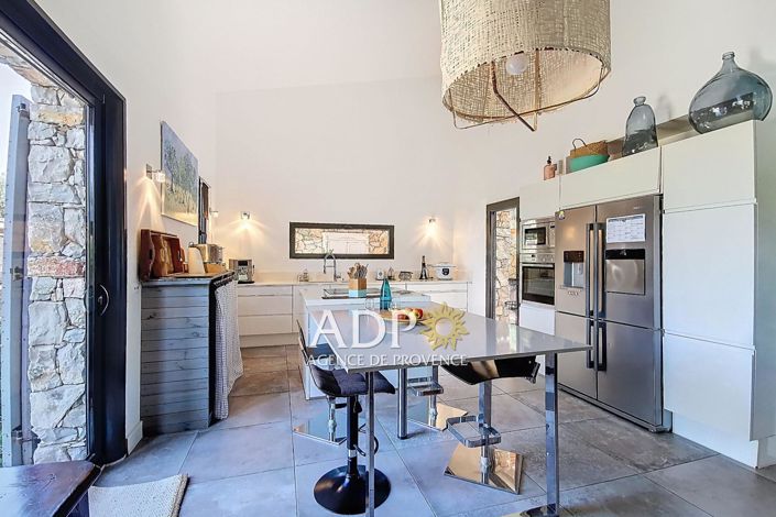 Image No.12-6 Bed House for sale