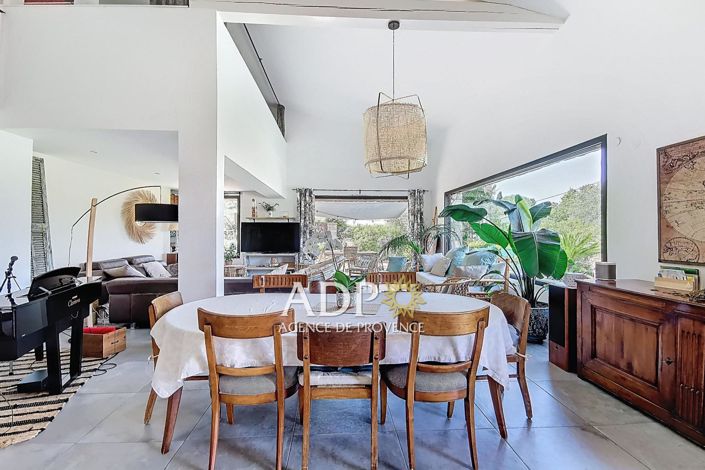 Image No.15-6 Bed House for sale