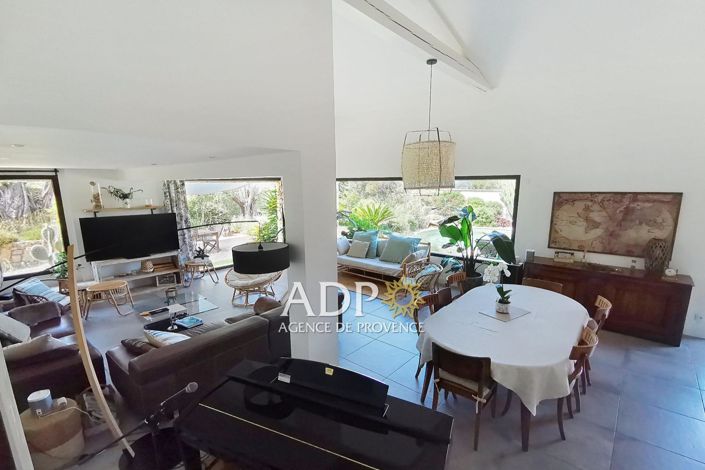 Image No.16-6 Bed House for sale