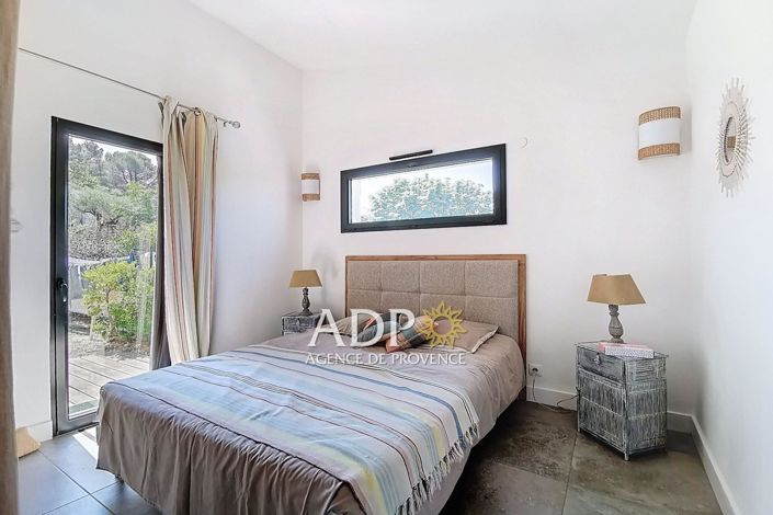 Image No.21-6 Bed House for sale