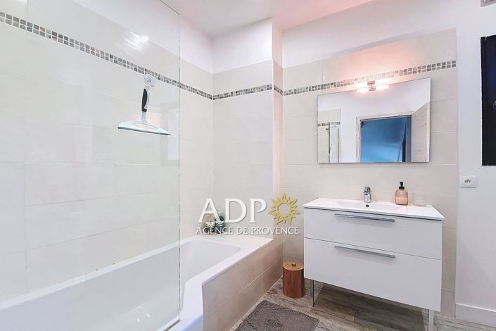 Image No.22-6 Bed House for sale