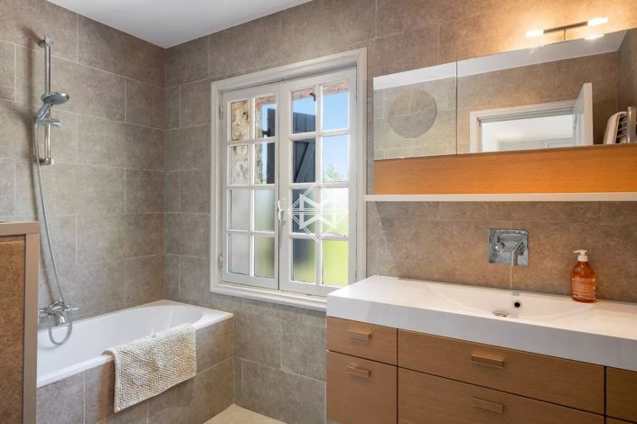 Image No.14-6 Bed House for sale