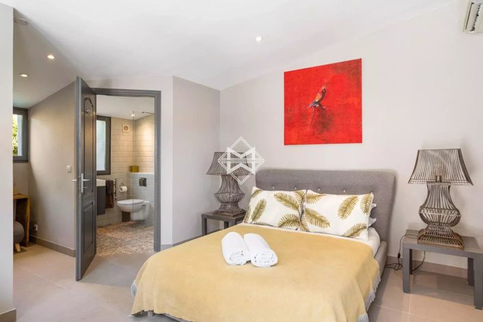 Image No.17-6 Bed House for sale