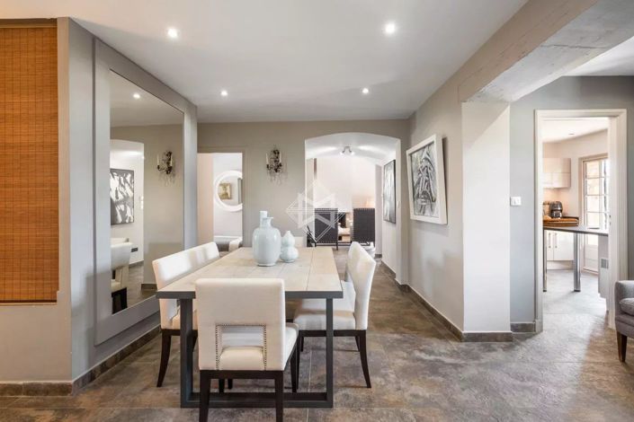 Image No.8-6 Bed House for sale