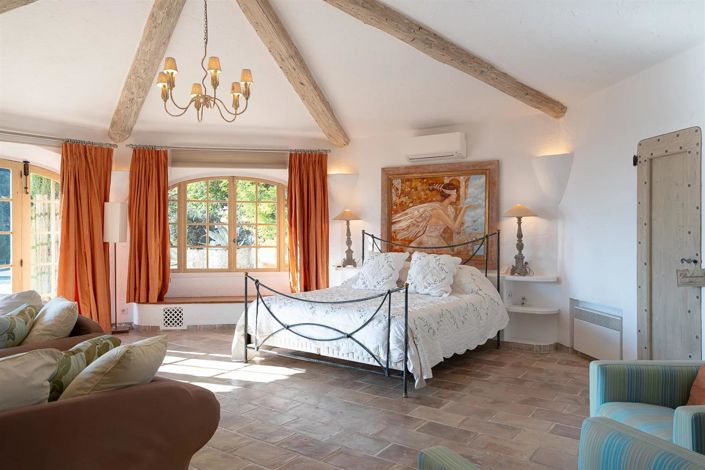 Image No.10-6 Bed House for sale