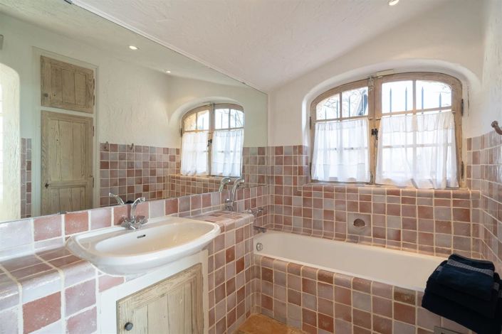 Image No.11-6 Bed House for sale