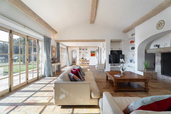 Image No.8-6 Bed House for sale