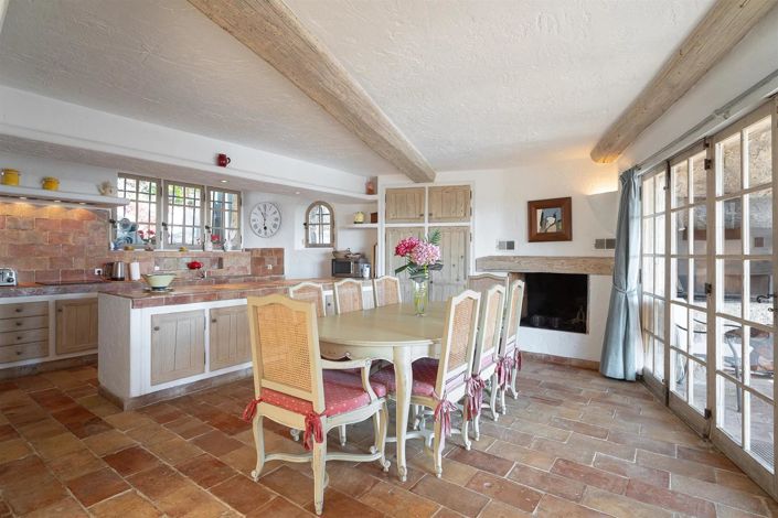 Image No.9-6 Bed House for sale