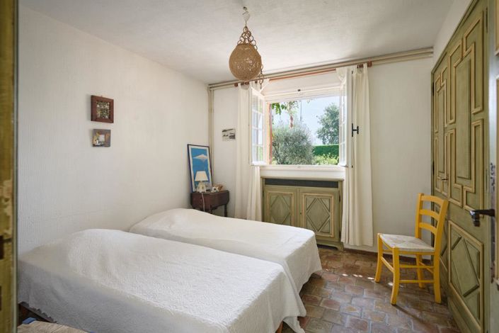 Image No.12-6 Bed House for sale