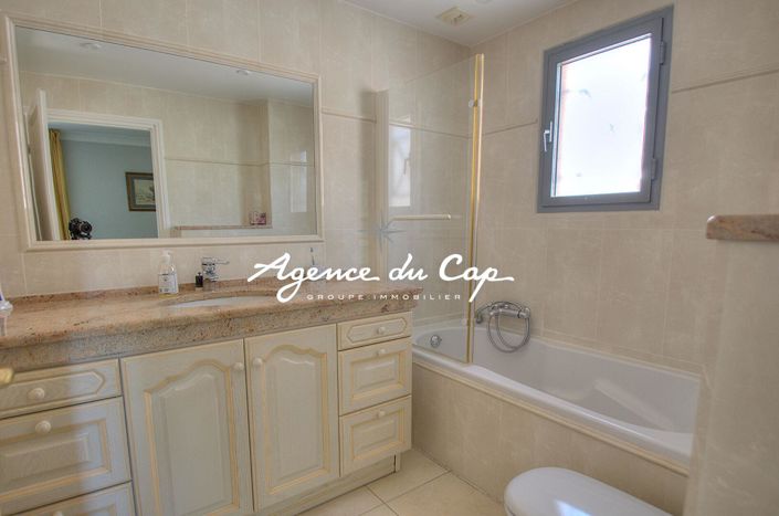 Image No.10-3 Bed Apartment for sale