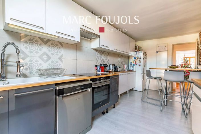 Image No.8-5 Bed House for sale