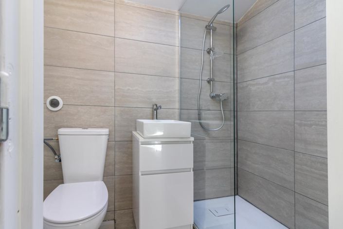 Image No.15-5 Bed House for sale