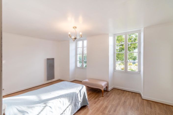 Image No.8-5 Bed House for sale