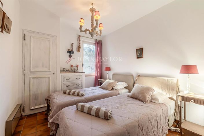 Image No.11-5 Bed House for sale