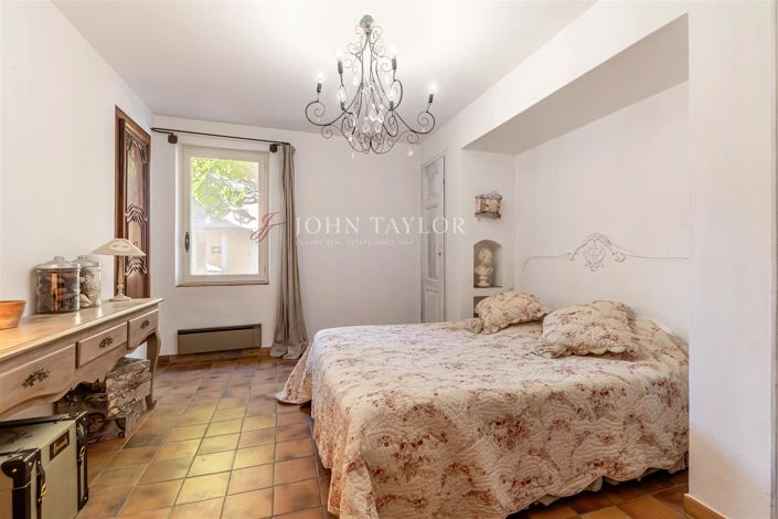 Image No.12-5 Bed House for sale