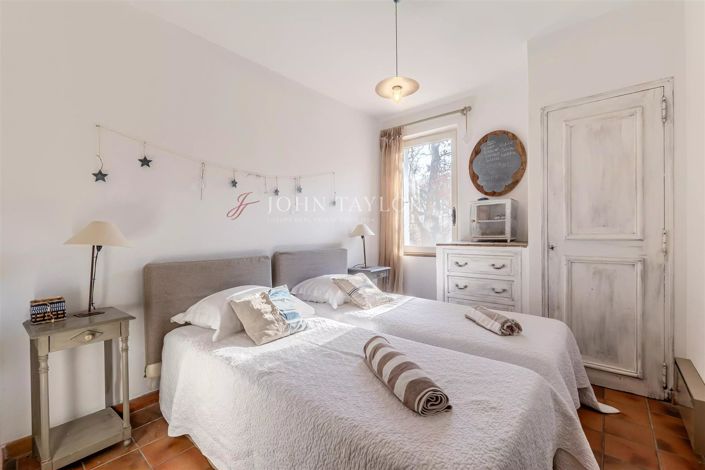 Image No.16-5 Bed House for sale