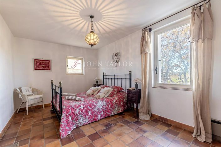 Image No.17-5 Bed House for sale