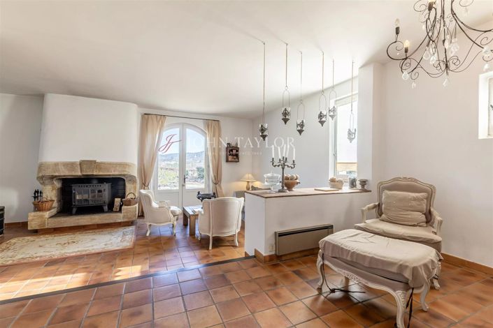 Image No.6-5 Bed House for sale