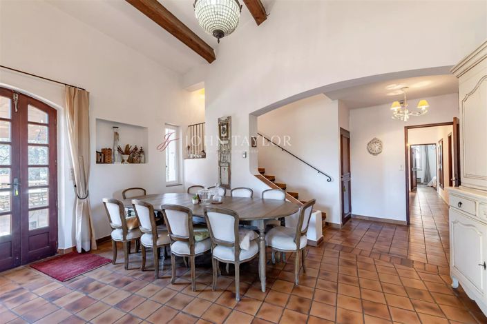 Image No.7-5 Bed House for sale