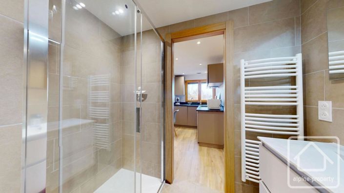 Image No.17-4 Bed Property for sale