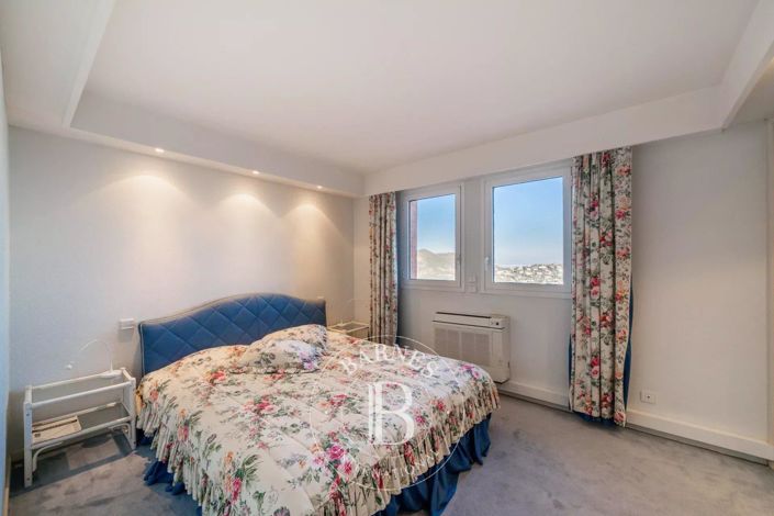 Image No.10-5 Bed House for sale