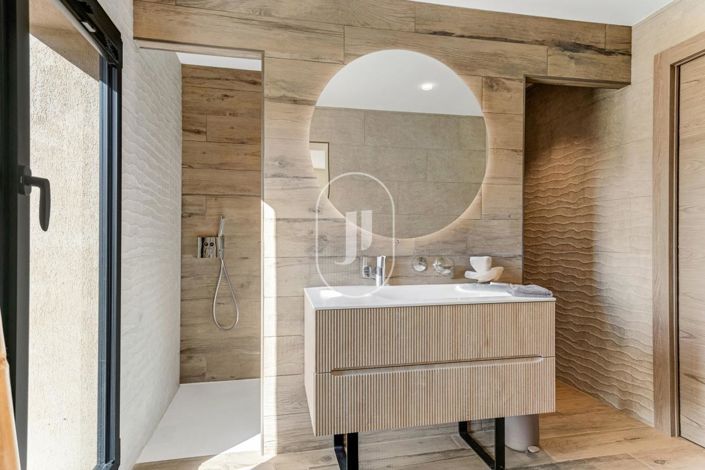 Image No.11-3 Bed House for sale