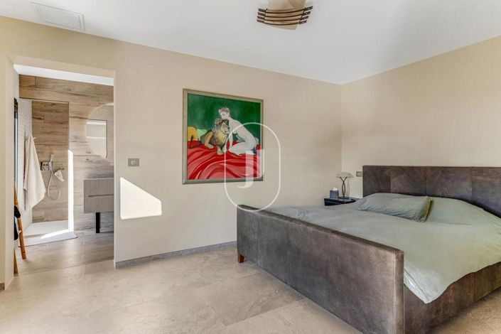 Image No.11-3 Bed House for sale