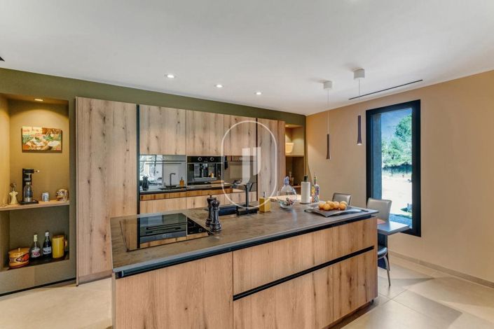 Image No.6-3 Bed House for sale