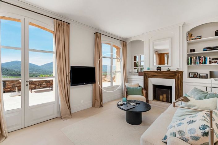 Image No.5-6 Bed House for sale