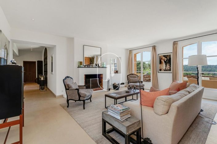 Image No.6-6 Bed House for sale