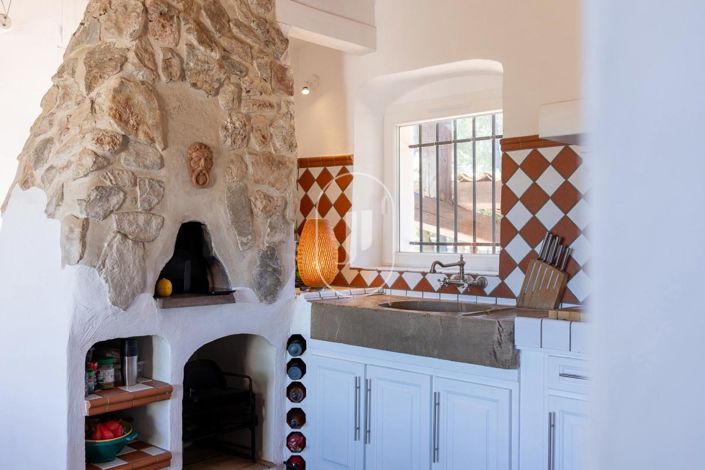 Image No.10-5 Bed House for sale