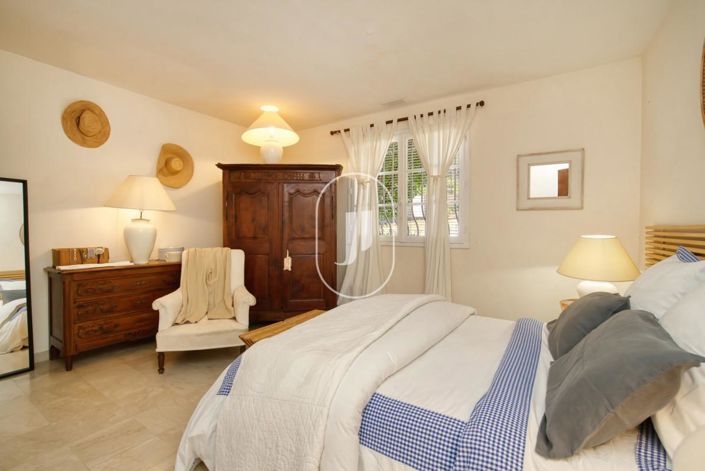 Image No.7-5 Bed House for sale