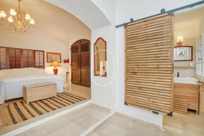 Image No.9-5 Bed House for sale