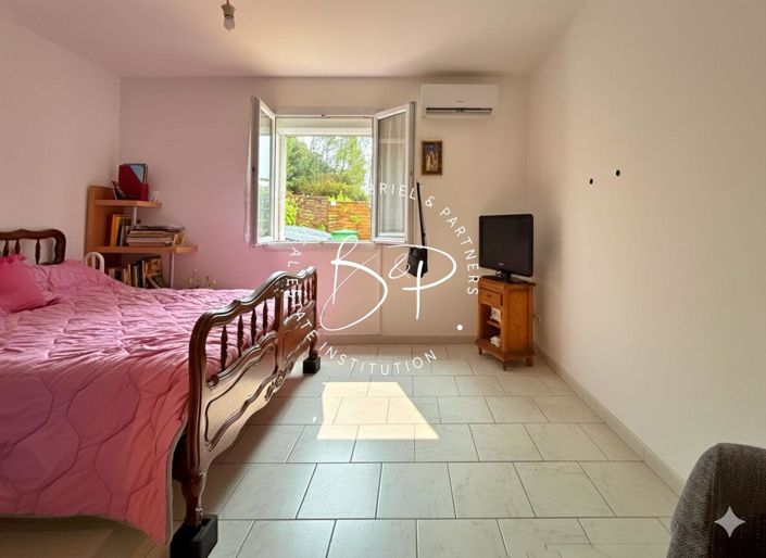 Image No.12-4 Bed House for sale