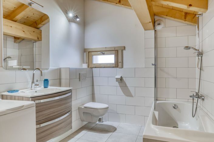 Image No.18-10 Bed House for sale