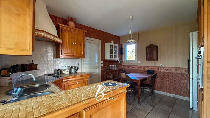 Image No.11-6 Bed House for sale