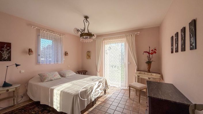 Image No.12-6 Bed House for sale