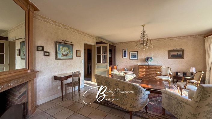 Image No.8-6 Bed House for sale