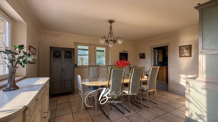 Image No.8-6 Bed House for sale