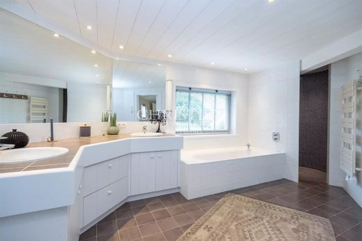 Image No.14-3 Bed House for sale