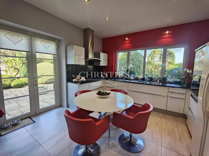 Image No.11-5 Bed House for sale