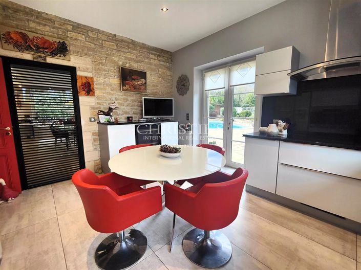 Image No.12-5 Bed House for sale