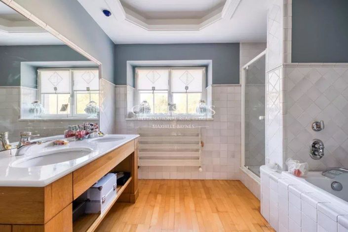 Image No.16-5 Bed House for sale