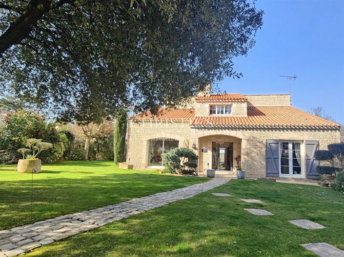 Image No.19-5 Bed House for sale